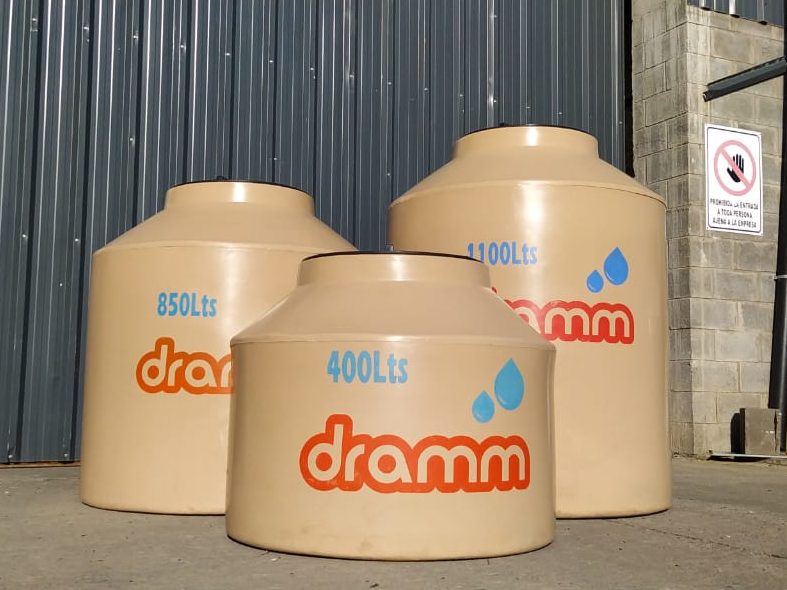 Tanques de agua DRAMM de 400, 850 y 1100 litros fabricados por Politub SRL